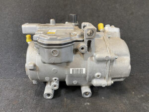Genuine AC COMPRESSOR TOYOTA PRIUS ALPHA / ES27C / 042200-0404 / 88370-76020