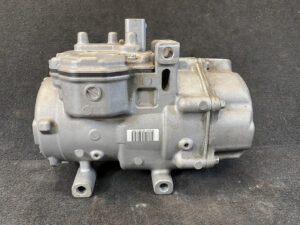 Genuine AC COMPRESSOR TOYOTA CROWN HV LEXUS IS 300h / 88370-33020