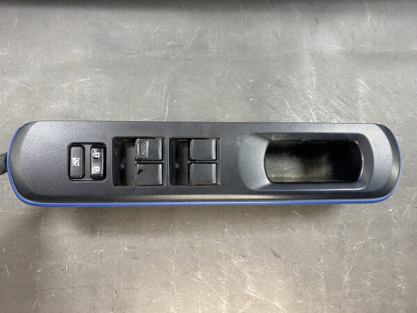 Power Window Switch TOYOTA AQUA NHP10 / 946-1D37 / Master / Driver DOOR » JDM-PARTS NZ