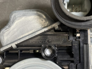 Power Window Regulator with Motor / 2014 TOYOTA AURIS ZRE186H / DENSO 85710-12490 062020-2820 / Right hand side FRONT