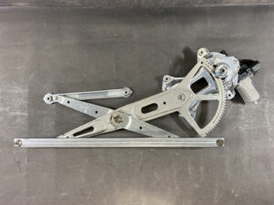 Power Window Regulator with Motor / 2006 TOYOTA CROWN GRS184 / DENSO 85720-58010 062040-1770 / Left hand side FRONT