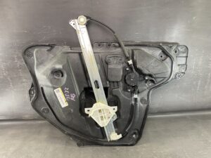 Power Window Regulator with Motor / 2015 MAZDA AXELA BM5FP / Right hand side FRONT