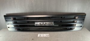 ISUZU COMO ( NISSAN Caravan ) E25 Front Radiator Grill