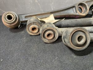 Used TOYOTA Celsior UCF31 Rear Right Lower Arm