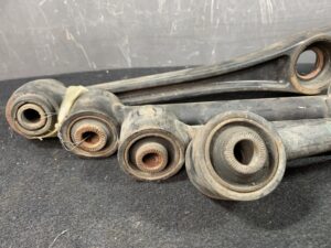 Used TOYOTA Celsior UCF31 Rear Right Lower Arm