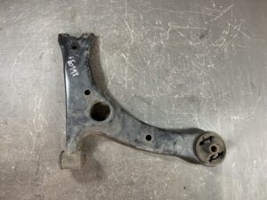 Used TOYOTA PRIUS NHW20 Front Right Lower Arm