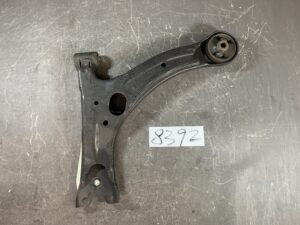 Used TOYOTA CALDINA AZT241W Front Right Lower Arm