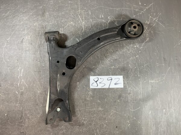 Used TOYOTA CALDINA AZT241W Front Right Lower Arm » JDM-PARTS NZ