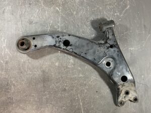 Used TOYOTA SPRINTER AE110 Front Right Lower Arm