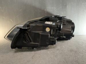 Volkswagen Golf 1KCAV Genuine Headlight HELLA 1EG009901-04 / Right Side x1