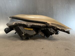 TOYOTA MARK X ZiO ANA10 Genuine Headlight STANLEY 72-2 81110-72021/ Right Side x1