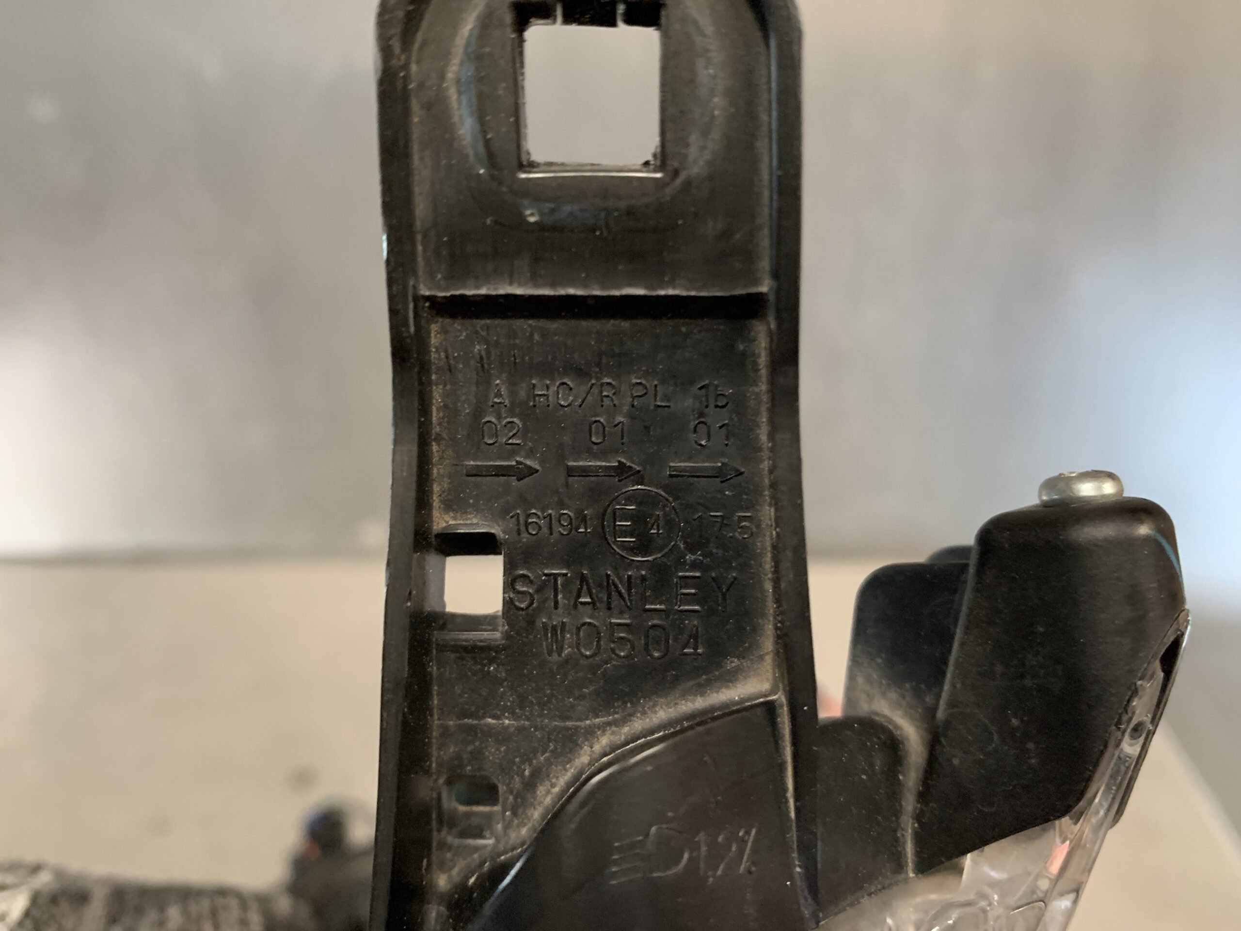 MITSUBISHI MIRAGE A05A A03A Genuine Headlight / STANLEY W0504 / Left Side x1