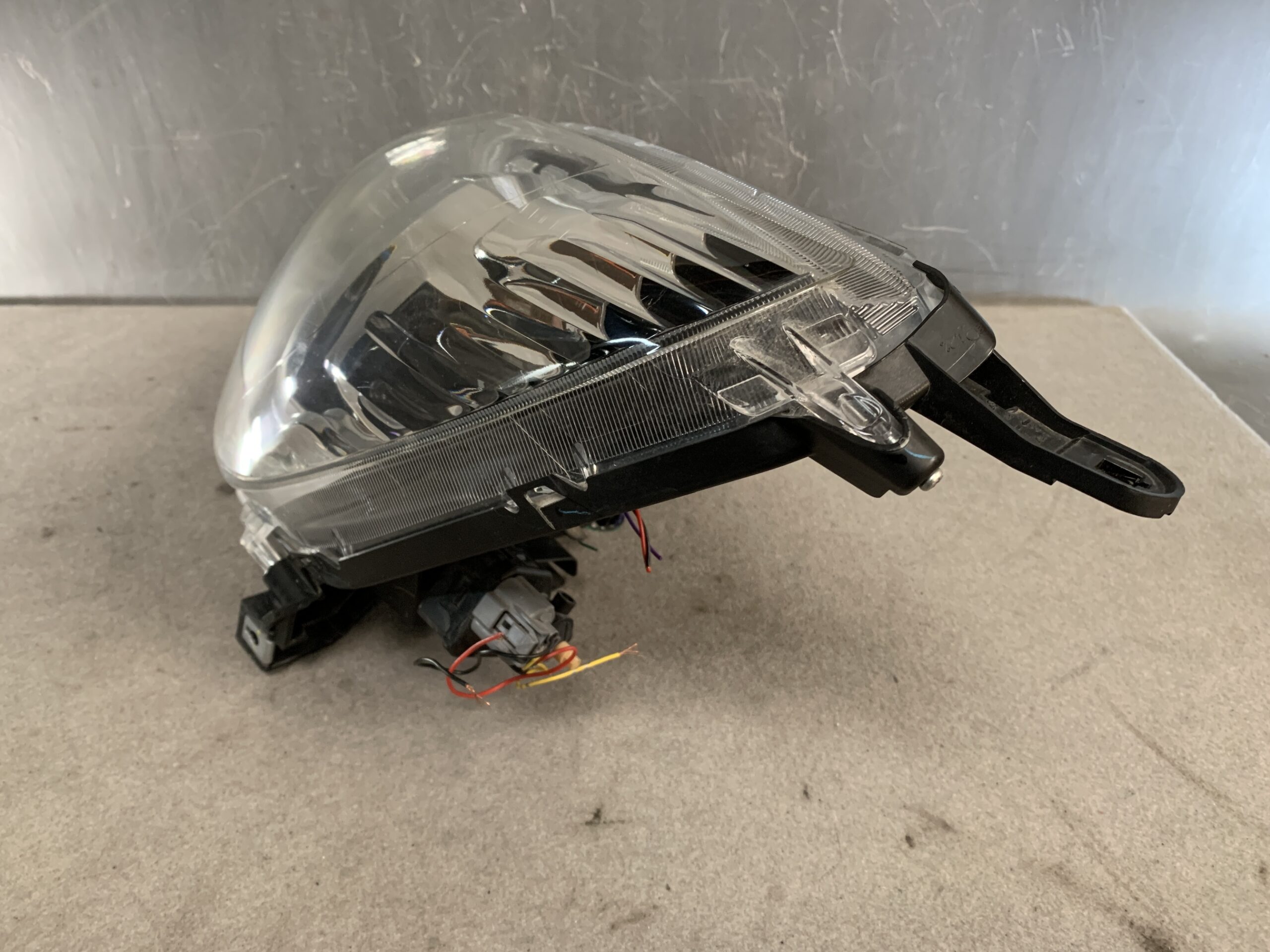 MITSUBISHI MIRAGE A05A A03A Genuine Headlight / STANLEY W0504 / Left Side x1