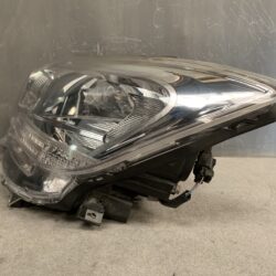 TOYOTA MARK X ZiO ANA10 Genuine Headlight STANLEY 72-2 81110-72021/ Left Side x1