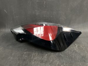 TOYOTA AQUA NHP10 Genuine Taillight /STANLEY 52-309 / Right Side x1