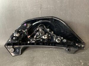 TOYOTA AQUA NHP10 Genuine Taillight /STANLEY 52-309 / Right Side x1