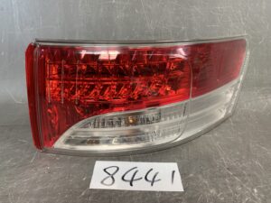 TOYOTA AVENSIS Genuine Taillight 81551-05260 / 05-20 Right Side x1