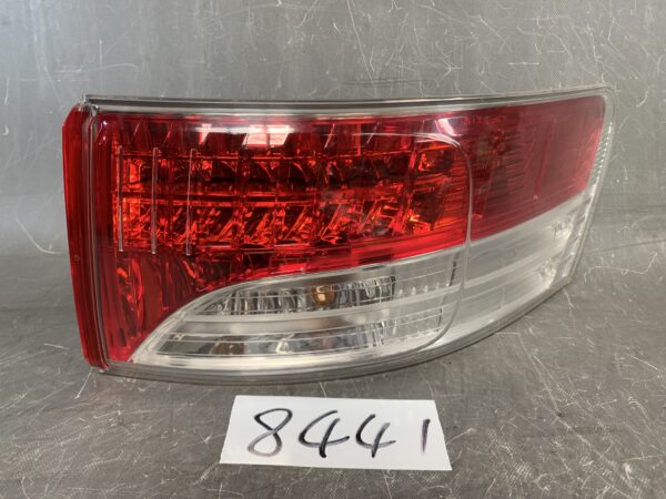 TOYOTA AVENSIS Genuine Taillight 81551-05260 / 05-20 Right Side x1 » JDM-PARTS NZ