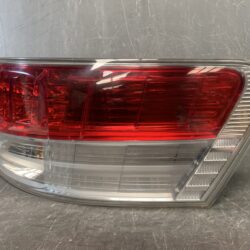 TOYOTA AVENSIS Genuine Taillight / Valeo 05-20 R1-S1 / Right Side x1