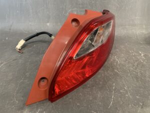 MAZDA DEMIO DE DEJFS DE3FS DE5FS Genuine Taillight / STANLEY P5776 R / Right Side x1