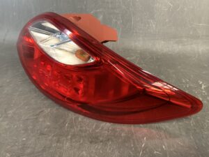 MAZDA DEMIO DE DEJFS DE3FS DE5FS Genuine Taillight / STANLEY P5776 R / Right Side x1