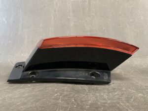 MITSUBISHI COLT PLUS Z21W Z22W Z23W Z24W Genuine Taillight / STANLEY P4600 R/ Right Side x1