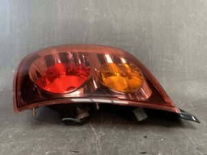 MITSUBISHI COLT PLUS Z21W Z22W Z23W Z24W Genuine Taillight / STANLEY P4600 R/ Right Side x1