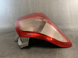 TOYOTA RACTIS SCP100 NCP100 NCP105 TAILLIGHT Rear light KOITO 52-159 /Left Side x1