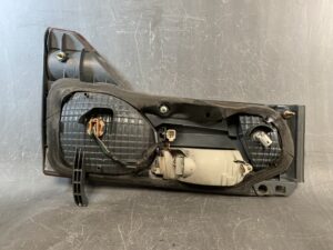 TOYOTA ALPHARD MNH10W Genuine Taillight / KOITO 58-9/ Right Side x1