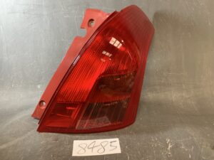 SUZUKI SWIFT ZC ZC71S ZC11S ZD11S ZC31S Taillight STANLEY P4476 R Right Side x1