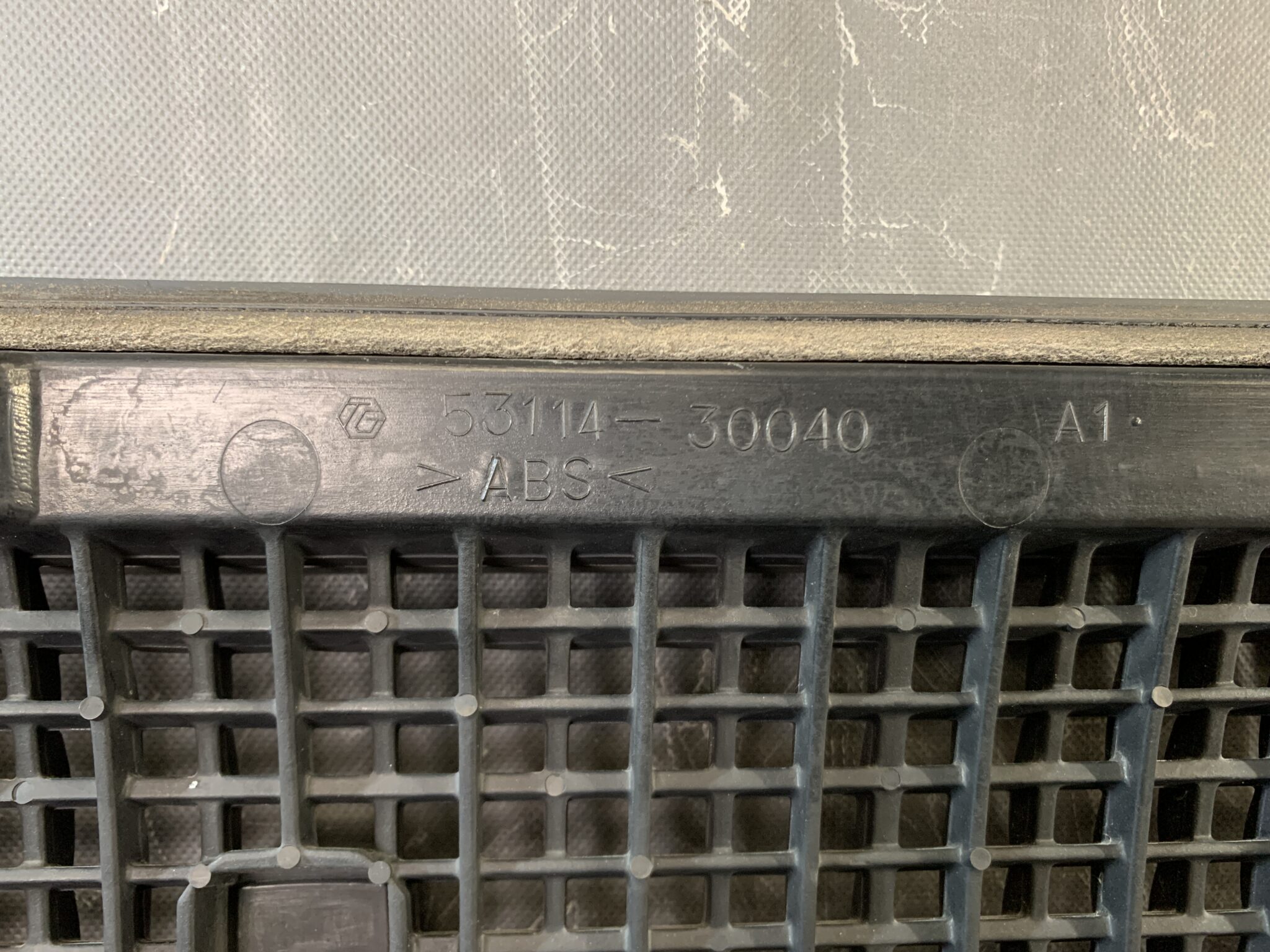 TOYOTA CROWN ATHLETE JZS17 Front Bumper Radiator Grille » JDM-PARTS NZ