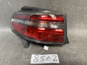 TOYOTA SAI AZK10 Genuine Taillight KOITO 75-16 Left Side x1