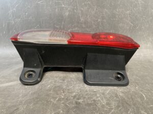 MITSUBISHI DELICA BVM20 Genuine Taillight / ICHIKON VALEO T002 / Left Side x1