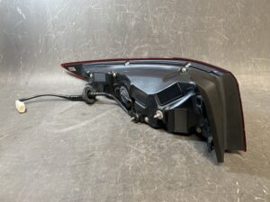 MAZDA MAZDA3 BP8P Genuine Taillight / KOITO 220-8N00A / Right Side x1