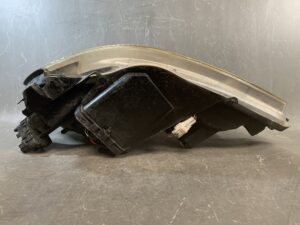 TOYOTA IPSUM ACM21 Genuine Headlight /KOITO 44-32 / Right Side x1