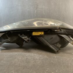 TOYOTA IPSUM ACM21 Genuine Headlight /KOITO 44-32 / Right Side x1