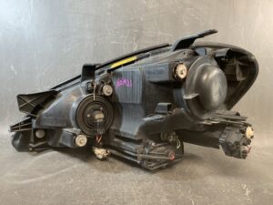 TOYOTA IPSUM ACM21 Genuine Headlight /KOITO 44-32 / Right Side x1