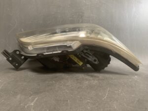 TOYOTA COROLLA RUMION NZE151 Genuine HID Headlight / ICHIKOH 12-540/ Right Side x1