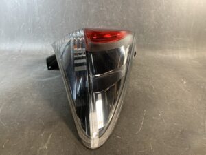 TOYOTA RACTIS NCP120 Genuine Taillight KOITO 52-223 Left Side x1