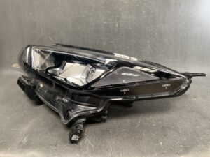 NISSAN LEAF ZE1 Genuine Headlight ICHIKOH 1954 Left Side x1