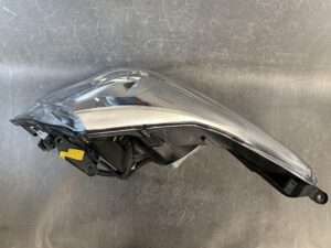 Toyota Avensis ZRT272W Genuine HID Headlight KOITO 05-13