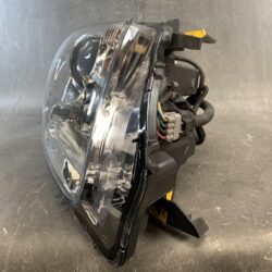 Toyota Avensis ZRT272W Genuine HID Headlight KOITO 05-13