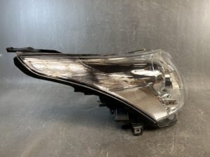 Toyota Avensis ZRT272W Genuine HID Headlight KOITO 05-13