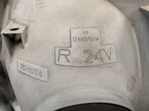 TOYOTA HI-ACE H200 Genuine Headlight KOITO 26-117 Right Side x1