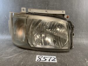 TOYOTA HIACE Series 200 Genuine Headlight KOITO 26-117 Right Side x1