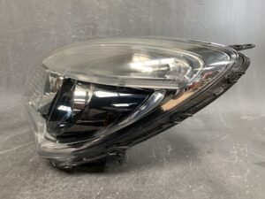 MITSUBISHI DELICA MB15 Genuine Headlight LE10G6223 Left Side x1