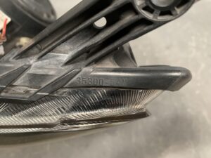 MITSUBISHI DELICA MB15 Genuine Headlight LE10G6223 Left Side x1