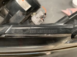 MITSUBISHI DELICA MB15 Genuine Headlight LE10G6223 Left Side x1