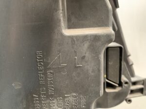 MITSUBISHI DELICA MB15 Genuine Headlight LE10G6223 Left Side x1