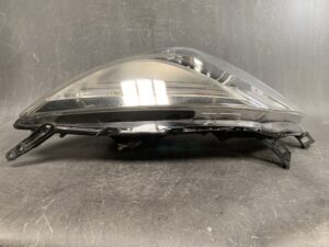 MITSUBISHI DELICA MB15 Genuine Headlight LE10G6223 Left Side x1